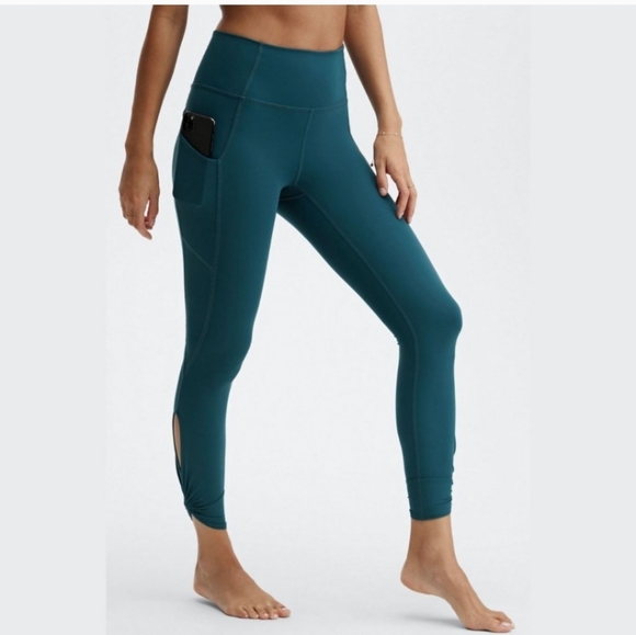 Fabletics Oasis High Waisted Twist 7/8 Leggings Midnight Wave Teal Activewear - Picture 9 of 12